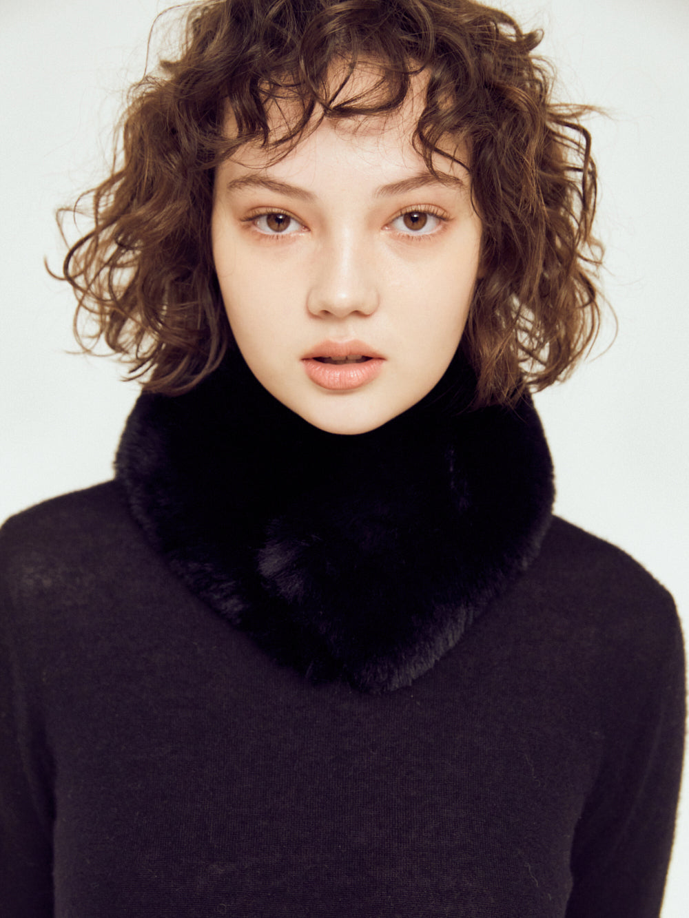 [SIGNATURE LINE] FAUX FUR BLANCHE-RONNI NECK WARMER