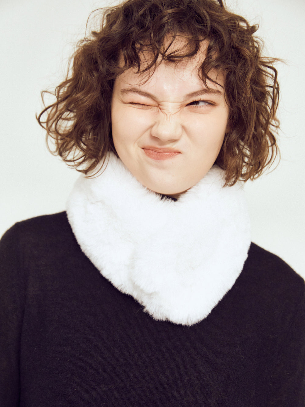 [SIGNATURE LINE] FAUX FUR BLANCHE-RONNI NECK WARMER