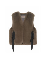 [SIGNATURE LINE] FAUX FUR TIED KITTEN RIBBON VEST