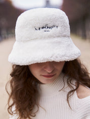 [SIGNATURE LINE] FAUX FUR BUCKET HAT WITH LEMÖNPLET LOGO