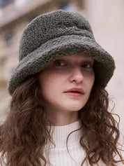 [SIGNATURE LINE] FAUX FUR BUCKET HAT WITH LEMÖNPLET LOGO
